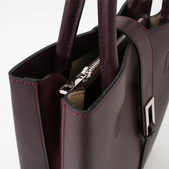 April padlizsánlila bőrtáska