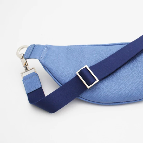 Égkék crossbody bőrtáska