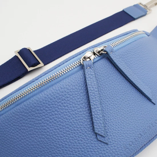 Égkék crossbody bőrtáska