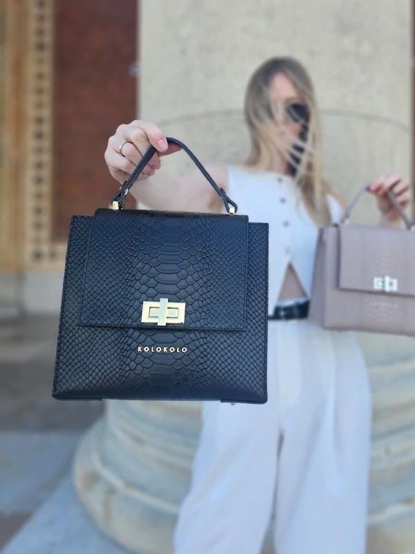 Lora fekete python mintás kézi bőrtáska