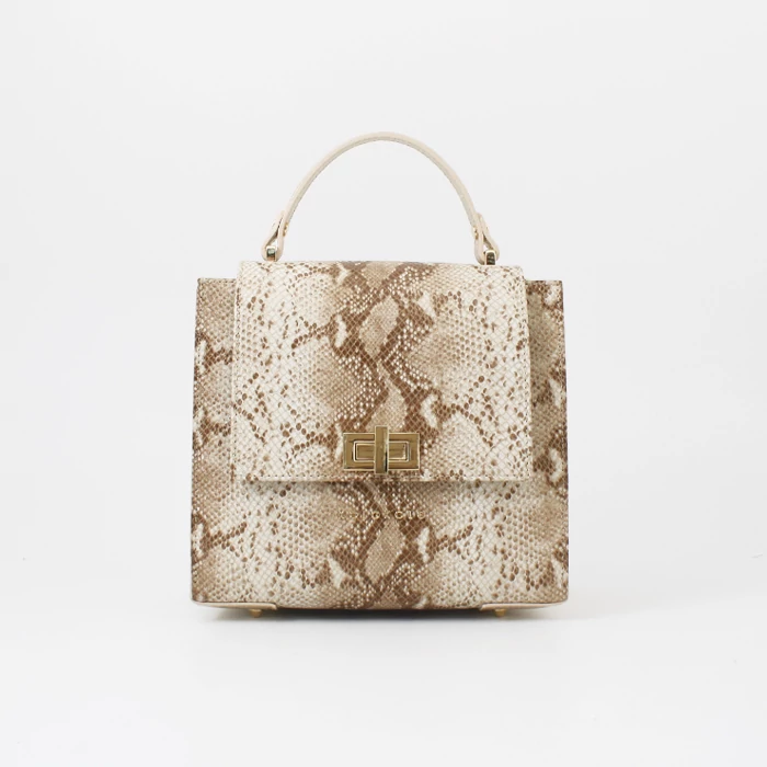 Arany kígyómintás fedeles női bőrtáska