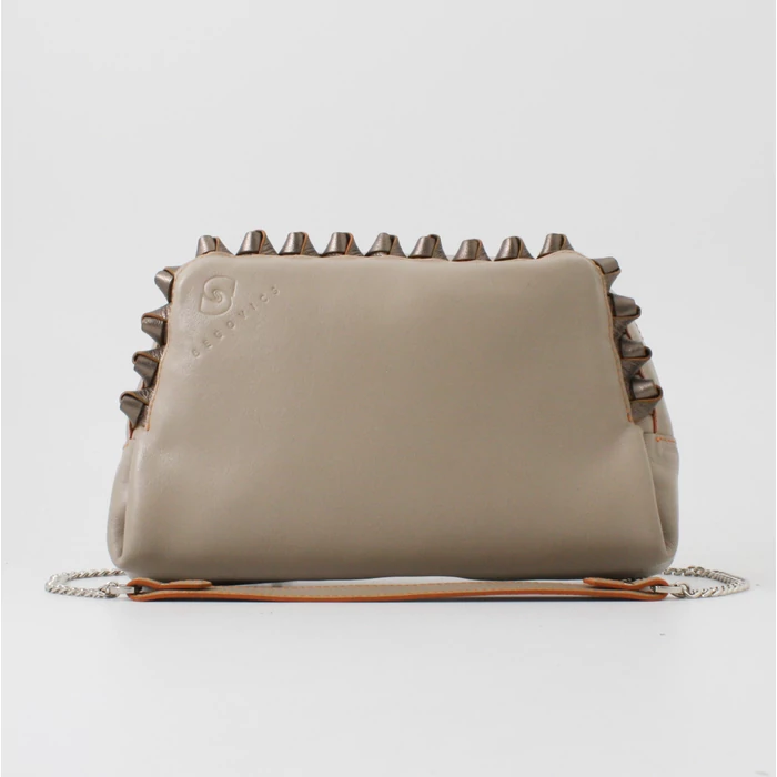 Női tejeskávé variálható láncos, bőrtáska