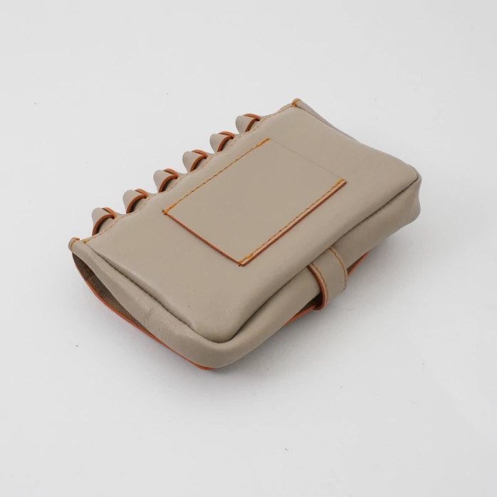 Mini beige övtáska 